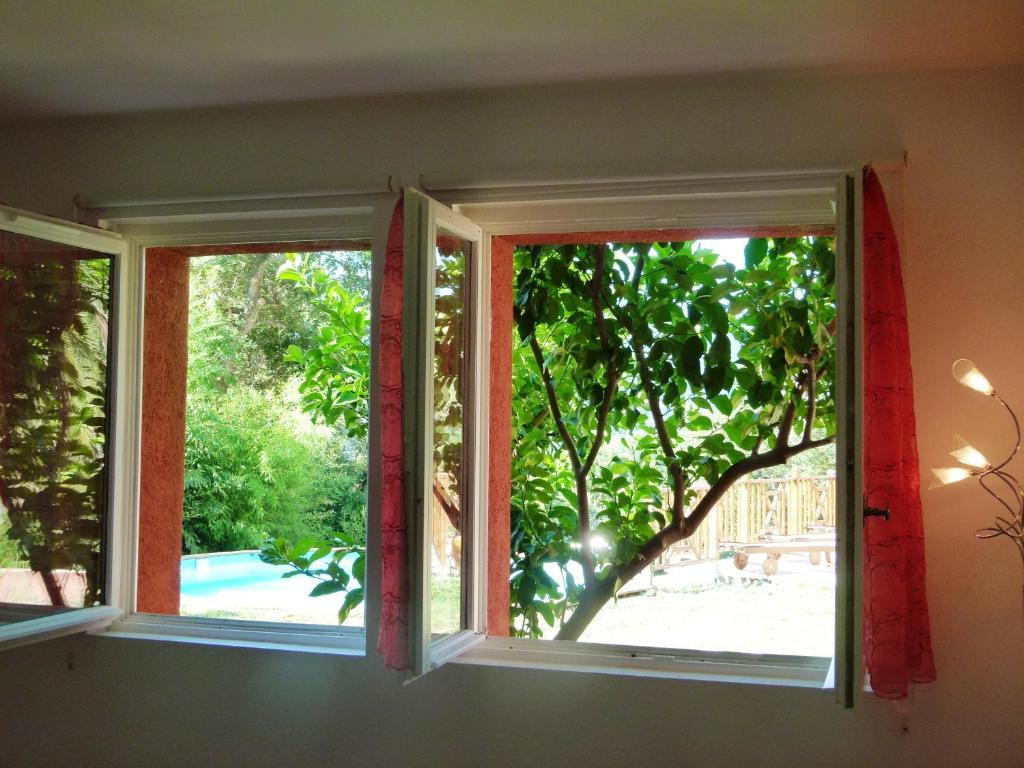 Soleil Rouge Apartment Les Adrets-de-l'Esterel Phòng bức ảnh