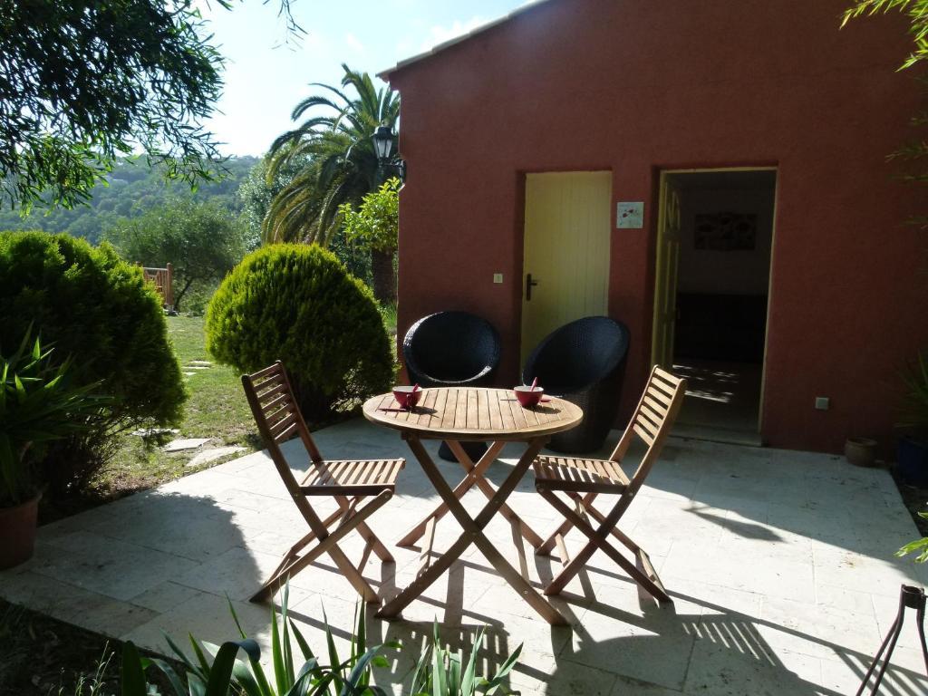 Soleil Rouge Apartment Les Adrets-de-l'Esterel Phòng bức ảnh