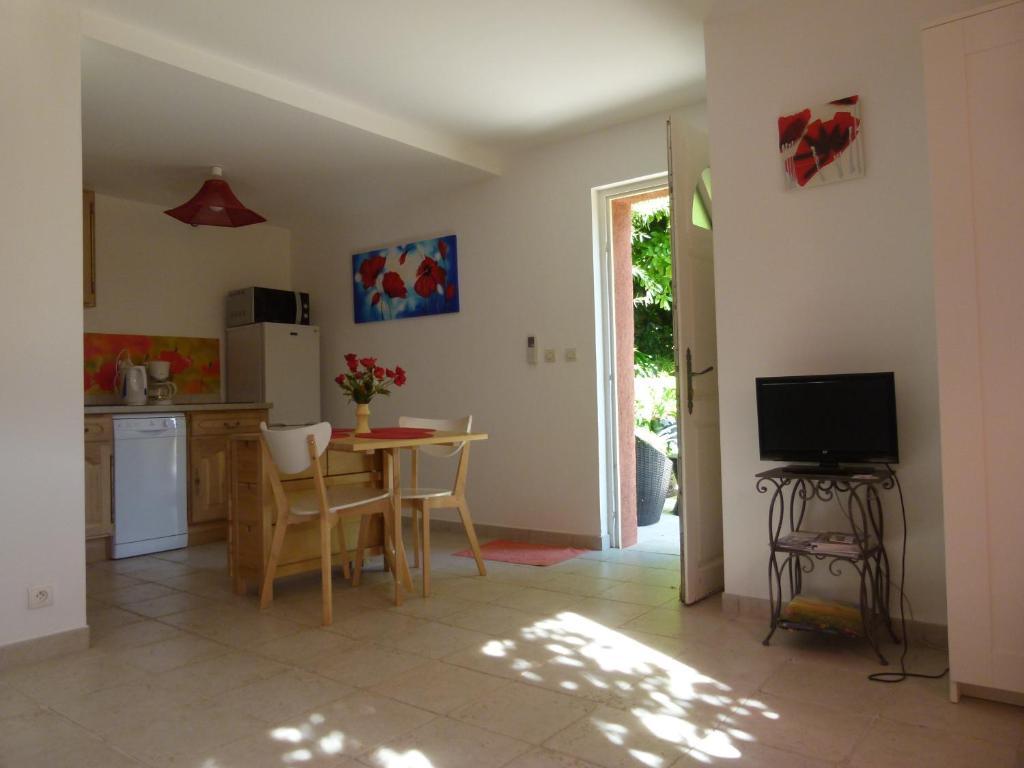 Soleil Rouge Apartment Les Adrets-de-l'Esterel Phòng bức ảnh